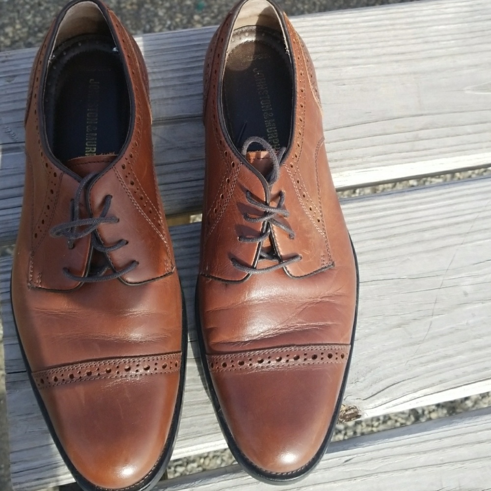 Sold!!!!!!!!!!JOHNSTON& MURPHY mens size 8.5 shoes